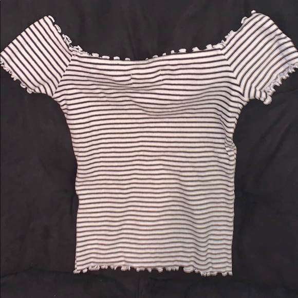 Striped off-the-shoulder shirt - Picture 2 of 3